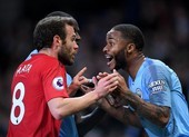 Sóng ngầm giữa cầu thủ MU và Man City