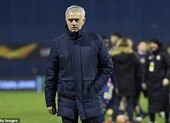 Fan Tottenham giận dữ đòi xử lý HLV Mourinho