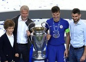 Tỉ phú Abramovich ăn mừng ngôi vô địch cùng Chelsea