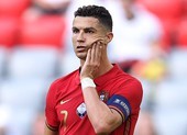 Ronaldo bị gọi là kẻ ngốc vì hành động gây tranh cãi