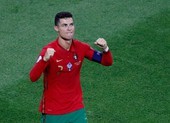 Messi gọi, Ronaldo trả lời bằng hai kỷ lục lịch sử