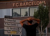 Fan Barcelona quẫn trí sau khi Messi ra đi