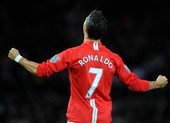 Ronaldo mặc 2 số áo khác nhau ở MU