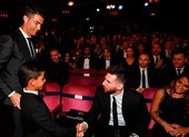 Con trai của Ronaldo: ‘Messi quá lùn’