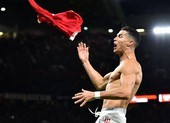 CĐV phấn khích quá mức vì Ronaldo, MU bị UEFA phạt nặng 