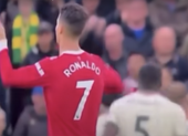 Ronaldo chế nhạo Solskjaer trong trận MU thua thảm Liverpool