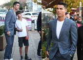 Dẫn dàn sao MU đi ăn trưa, Ronaldo bị phạt