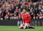 Ronaldo nên ngồi dự bị ở MU, Solskjaer gặp rắc rối