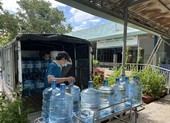 Cung cấp hàng ngàn bình nước cho bệnh viện dã chiến, khu phong tỏa