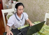 Học trò tiểu học hào hứng tựu trường online