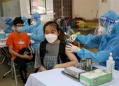 Hình ảnh ngày đầu tiêm vaccine cho 1.500 HS từ 16-17 tuổi ở huyện Củ Chi