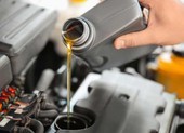 Những dấu hiệu cảnh báo cần phải thay dầu động cơ ô tô 