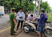 Quận 2: Xử lý người không đeo khẩu trang, nhập cảnh trái phép