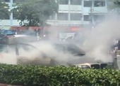 Ô tô BMW bốc cháy trên đường Phạm Văn Đồng