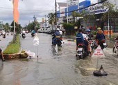 Đường phố Cà Mau tan hoang trong trận lụt lịch sử