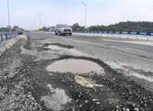 Cao tốc Đà Nẵng-Quảng Ngãi: Hư hỏng khắp nơi nhưng vẫn thu phí 1.400 tỉ