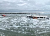 Vụ lật ca nô ở biển Cửa Đại: Lo ngại về ca nô đóng kín, khó thoát hiểm