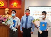 Sở Tư pháp TP.HCM trao quyết định cho 2 người nhập quốc tịch Việt Nam 