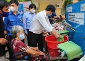 Hội Nhà báo TP.HCM trao tặng ATM gạo cho người nghèo