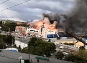 Cháy dữ dội ở trung tâm mua sắm lớn của Nga