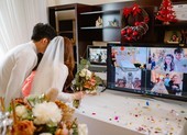 Mời người thân tham dự lễ cưới qua màn hình tivi, máy tính… 