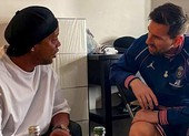 Barca không hài lòng Ronaldinho nói về Messi