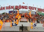 Mệt mỏi vì lây nhiễm COVID-19 trước khai mạc V-League