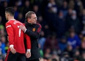 Man United hỗn loạn và sắp mất cả chì lẫn chài