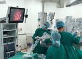 Lần đầu tiên VN phẫu thuật robot trị bệnh nhược cơ ngoạn mục