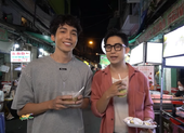 Quốc Bảo và Dương Thanh Vàng ăn uống 'phũ phê' ở phố ẩm thực Hồ Thị Kỷ