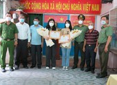 Công an quận Tân Phú khen thưởng 2 nữ sinh chạy bộ bắt cướp