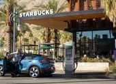 Quán cà phê Starbucks lắp trạm sạc điện cho ô tô
