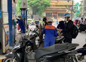 Bức xúc vì giá xăng Việt Nam giảm quá ít