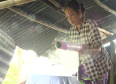 Chuyến xe nhân ái: Hỗ trợ bà con nghèo ở làng nghề bánh tráng Cù Lao Mây