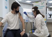 Tác dụng phụ khi tiêm vaccine COVID-19: Sao người bị người không?