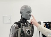 Video: Robot hình người phản ứng bực bội vì bị đụng chạm 'vùng nhạy cảm'