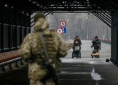 Ukraine ban bố tình trạng khẩn cấp, phe ly khai yêu cầu Nga hỗ trợ