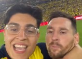 Bị túm cổ, Messi hoảng hốt kêu người đàn ông dừng lại