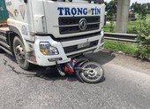 TP Thủ Đức: Xe container rẽ phải tông tử vong người đi xe máy