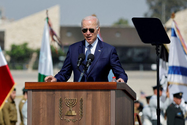 Tổng thống Mỹ Joe Biden phát biểu tại sân bay ở Israel. Ảnh: Ammar Awad/REUTERS.