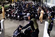 Giữ hơn 200 xe máy sau trận Việt Nam thắng Campuchia