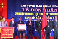 Ban Tuyên huấn Khu ủy Khu V đón nhận danh hiệu anh hùng