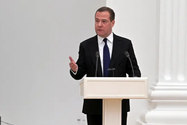 Ông Medvedev cảnh báo giá dầu có thể vọt lên đến 300-400 USD/thùng nếu ra đòn áp trần với Nga