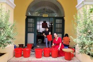 Cô giáo 3 năm nấu hàng trăm ly chè đậu đỏ cho học trò trước mùa thi 