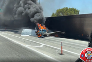 VIDEO: Máy bay lao xuống đường cao tốc Mỹ rồi bốc cháy 
