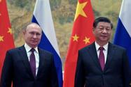 Tổng thống Nga Vladimir Putin (trái) và Chủ tịch Trung Quốc Tập Cận Bình. Ảnh: REUTERS