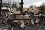 Cảnh hoang tàn sau các đợt giao tranh giữa các lực lượng Nga và Ukraine ở Bucha, Ukraine. Ảnh: THE OBSERVER