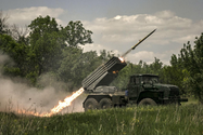 Quân Ukraine nhắm mục tiêu vào lực lượng Nga tại vùng Donbas, miền đông Ukraine hôm 7-6. Ảnh: AFP