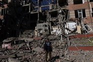 Một trường học tại tỉnh Kharkiv của Ukraine bị phá hủy sau khi bị Nga không kích. Ảnh: REUTERS