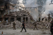 Một trường học ở TP Kramatorsk bị phá hủy trong các cuộc giao tranh ngày 21-7. Ảnh: REUTERS